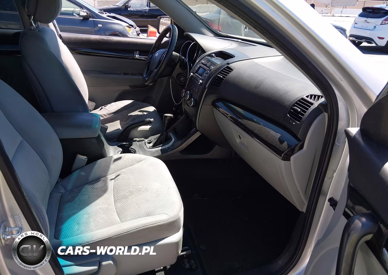 2011 Kia Sorento VIN:5XYKT3A16BG023031 - 5