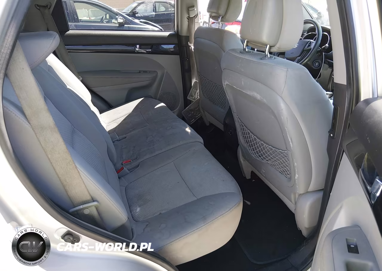 2011 Kia Sorento VIN:5XYKT3A16BG023031 - 8