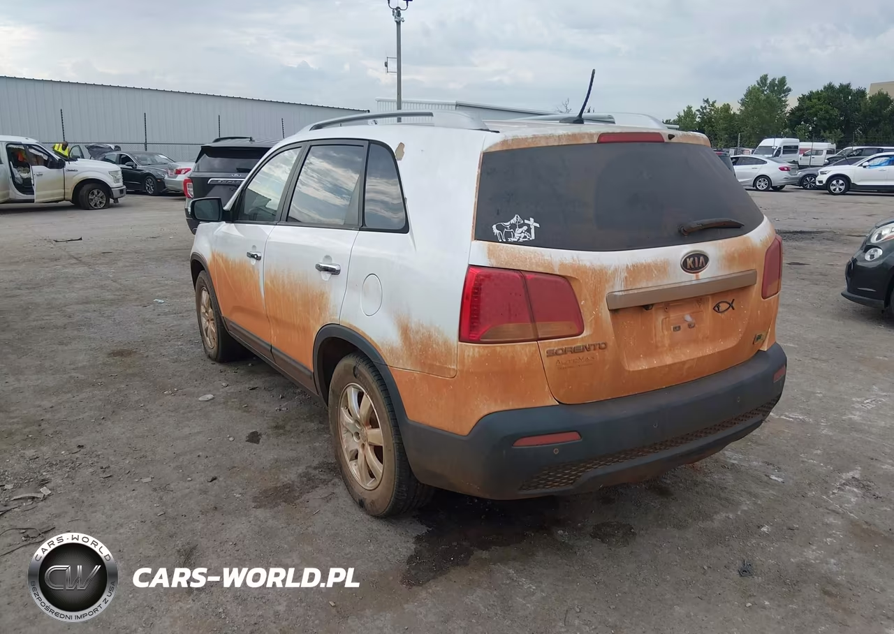 2011 Kia Sorento Lx VIN:5XYKT3A17BG181197 - 3