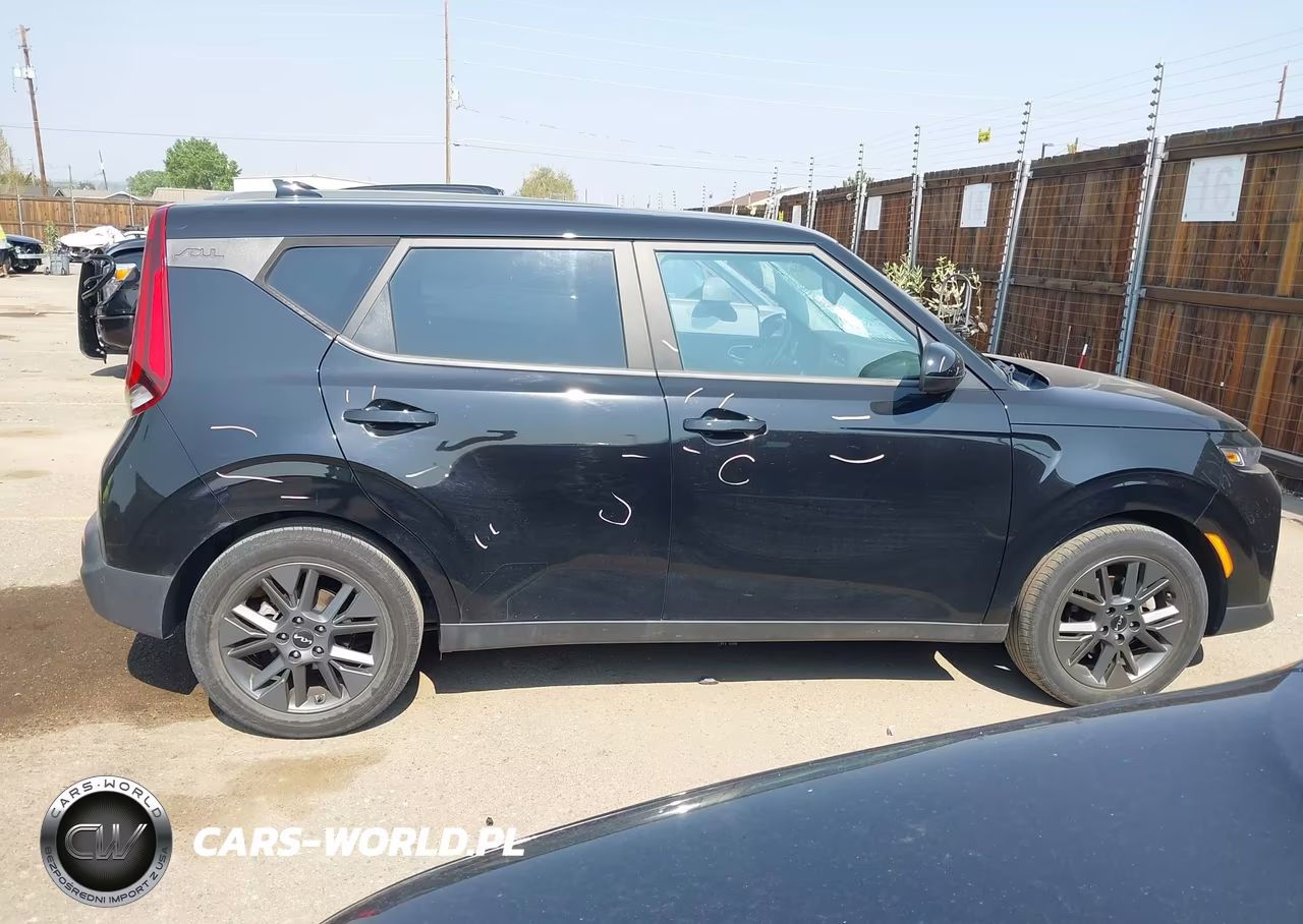 2022 Kia Soul Ex VIN:KNDJ33AU4N7165904 - 13