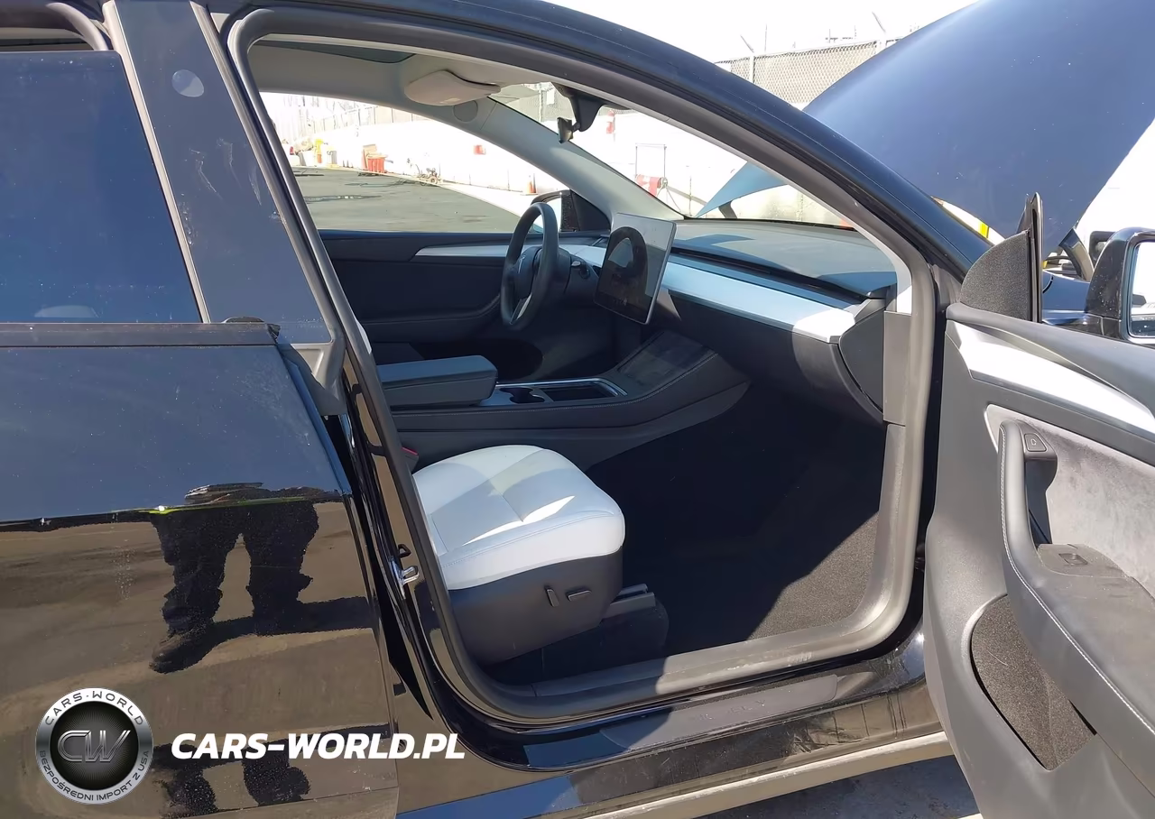 2025 Tesla Model Y Long Range Dual Motor Rear-Wheel Drive VIN:7SAYGDED7SF231017 - 5