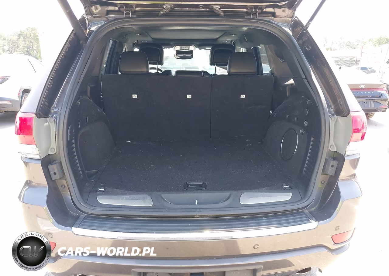 2019 Jeep Grand Cherokee Overland 4X4 VIN:1C4RJFCG9KC727767 - 17