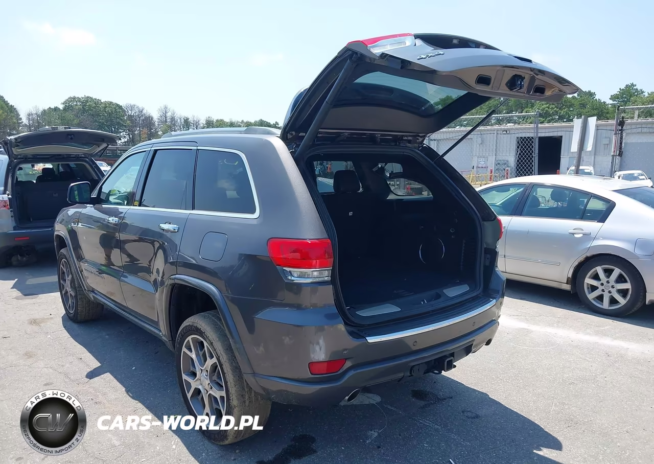 2019 Jeep Grand Cherokee Overland 4X4 VIN:1C4RJFCG9KC727767 - 3