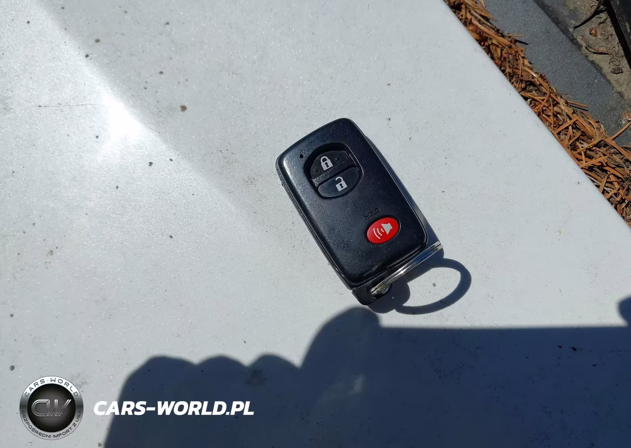 2014 Toyota Prius Three VIN:JTDKN3DU4E0385031 - 11
