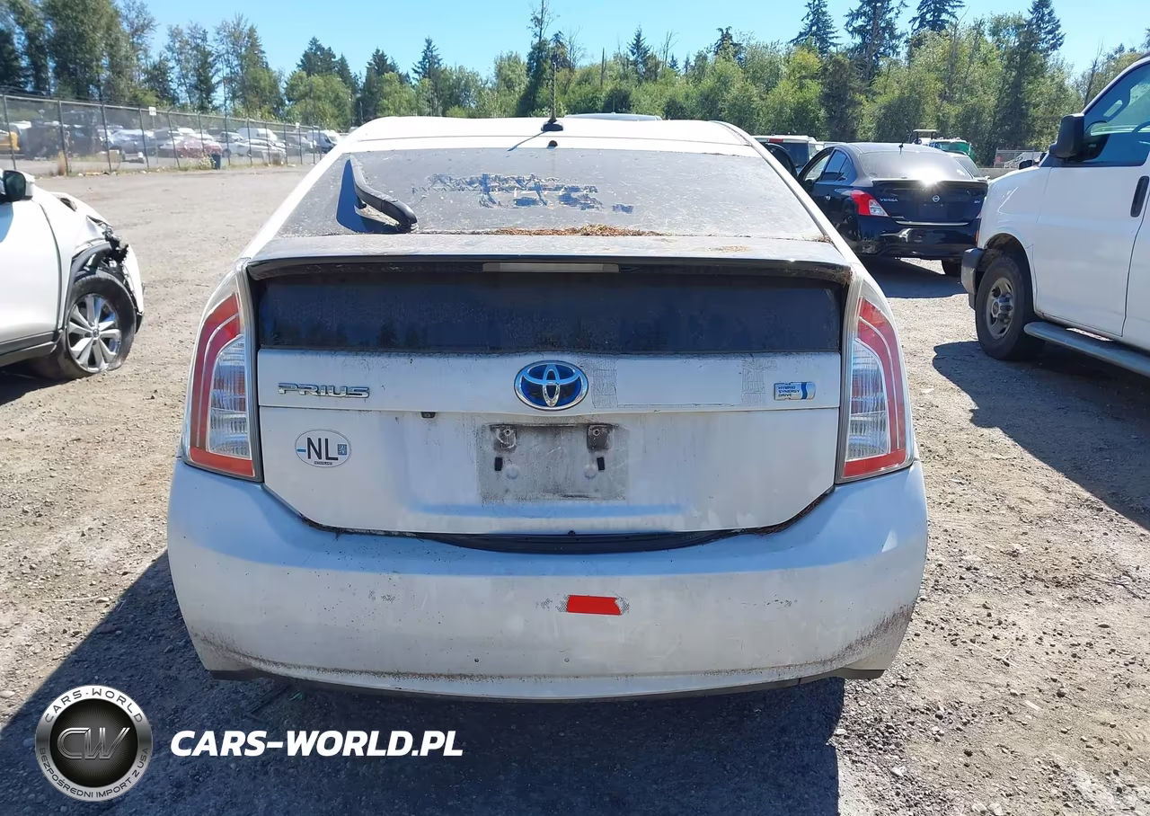 2014 Toyota Prius Three VIN:JTDKN3DU4E0385031 - 16