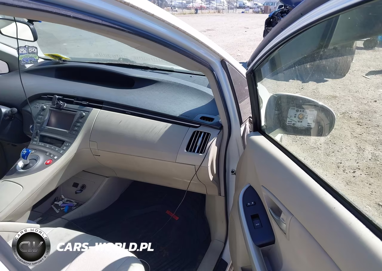 2014 Toyota Prius Three VIN:JTDKN3DU4E0385031 - 5