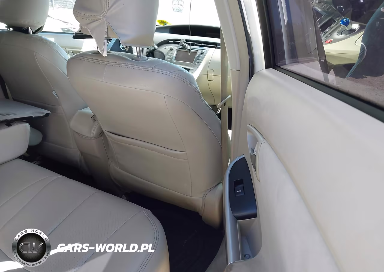 2014 Toyota Prius Three VIN:JTDKN3DU4E0385031 - 8