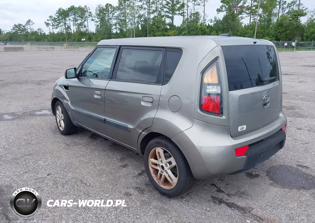2010 Kia Soul + VIN:KNDJT2A21A7161828 - 3