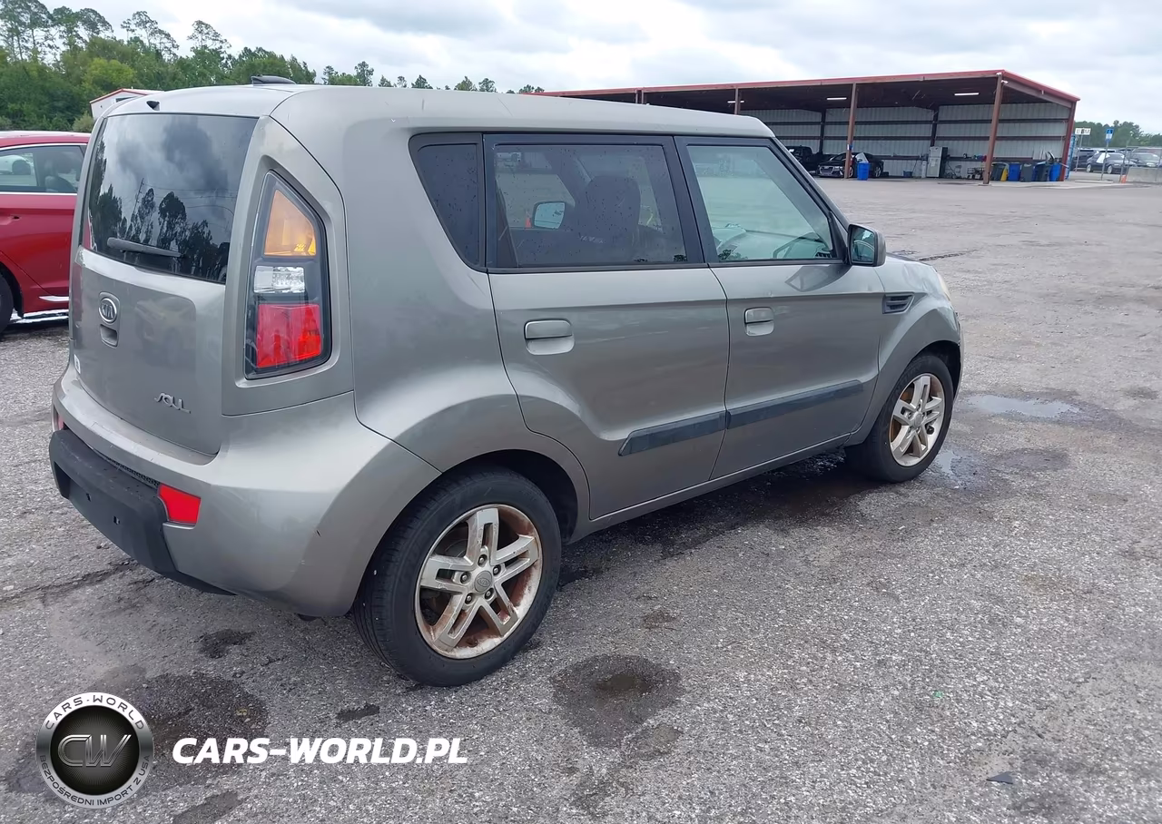2010 Kia Soul + VIN:KNDJT2A21A7161828 - 4