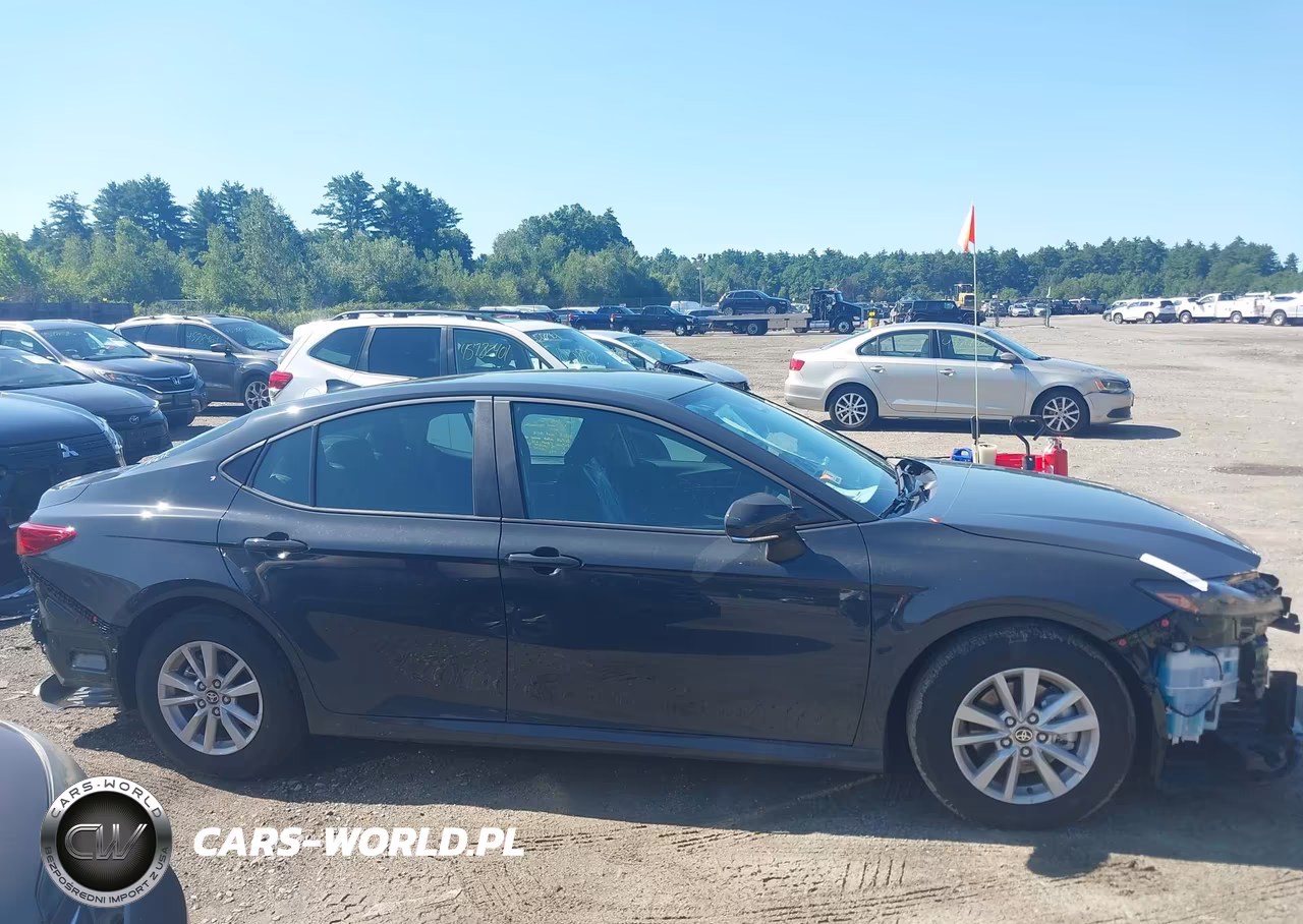 2026 Toyota Camry Le VIN:4T1DAACK1TU752431 - 14