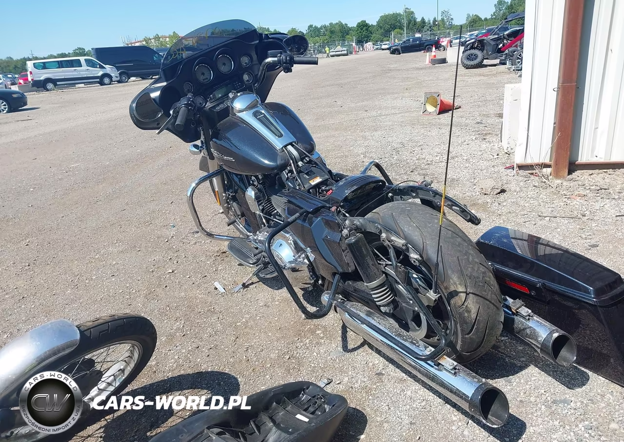 2013 Harley-Davidson Flhx Street Glide VIN:1HD1KBM12DB600668 - 3