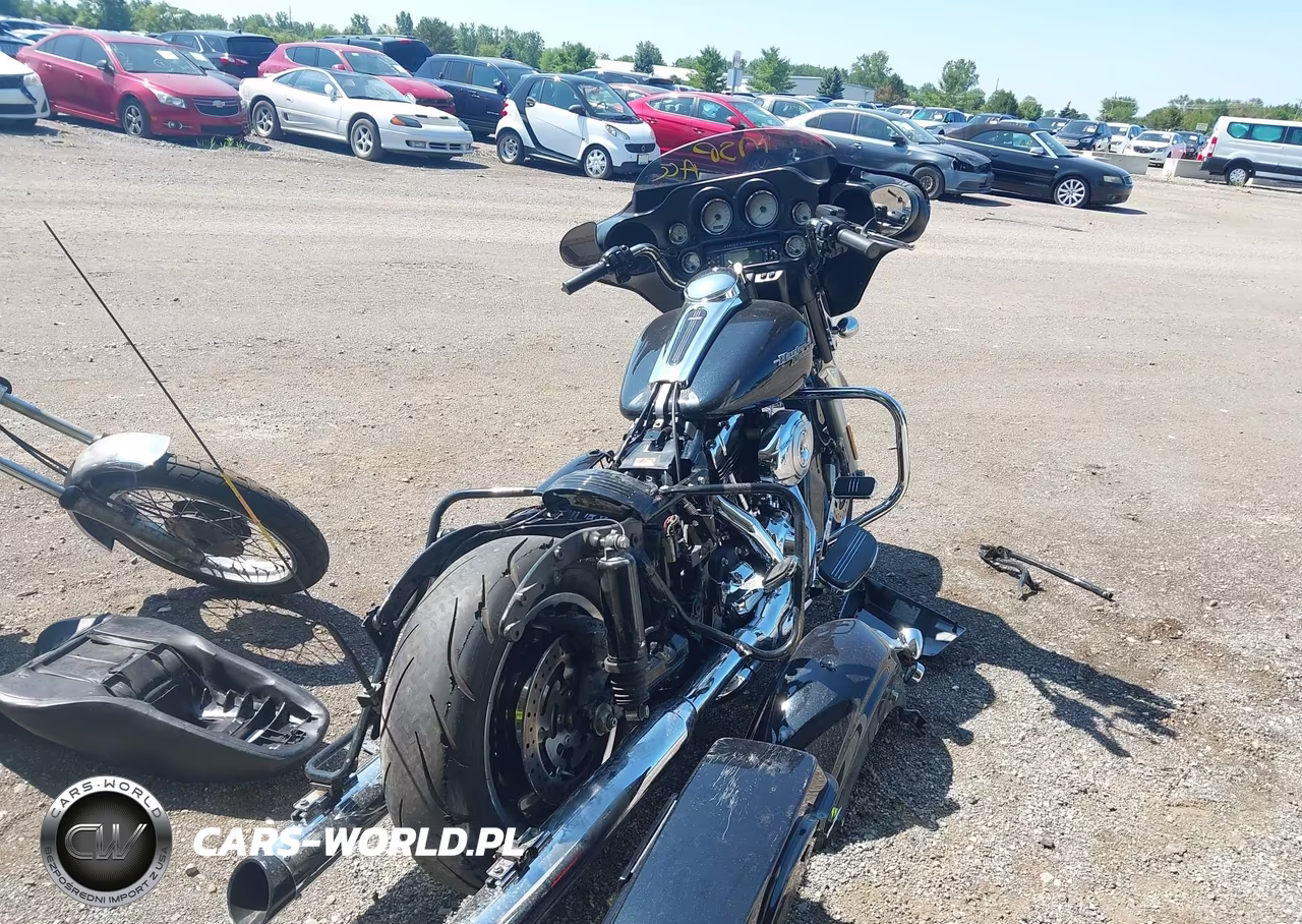 2013 Harley-Davidson Flhx Street Glide VIN:1HD1KBM12DB600668 - 4