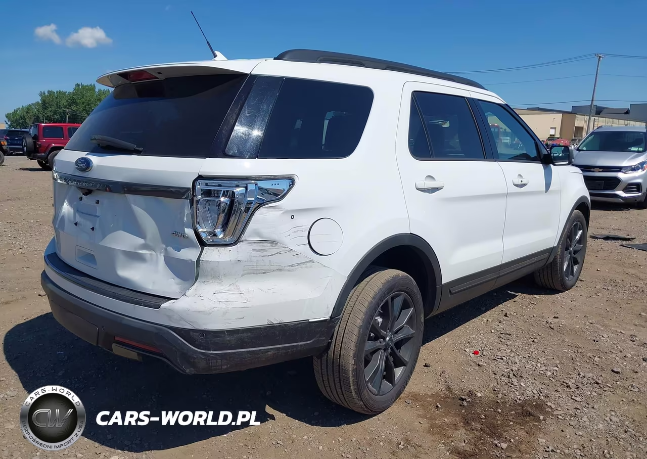 2018 Ford Explorer Xlt VIN:1FM5K8D83JGC82881 - 4