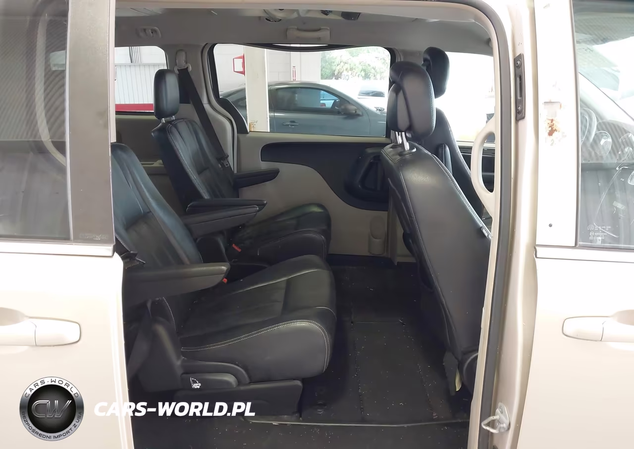 2013 Chrysler Town & Country Touring VIN:2C4RC1BG1DR691372 - 8