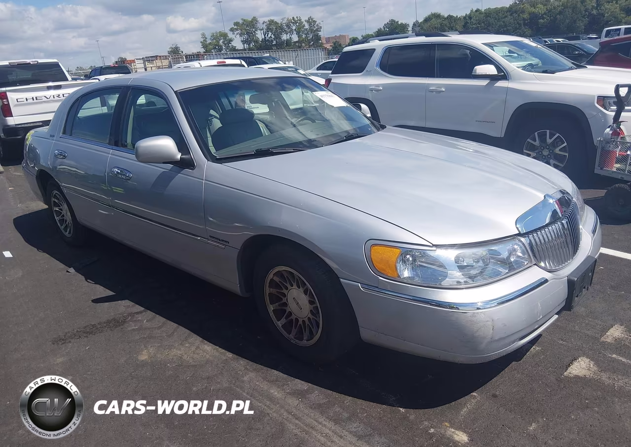 2000 Lincoln Town Car Signature