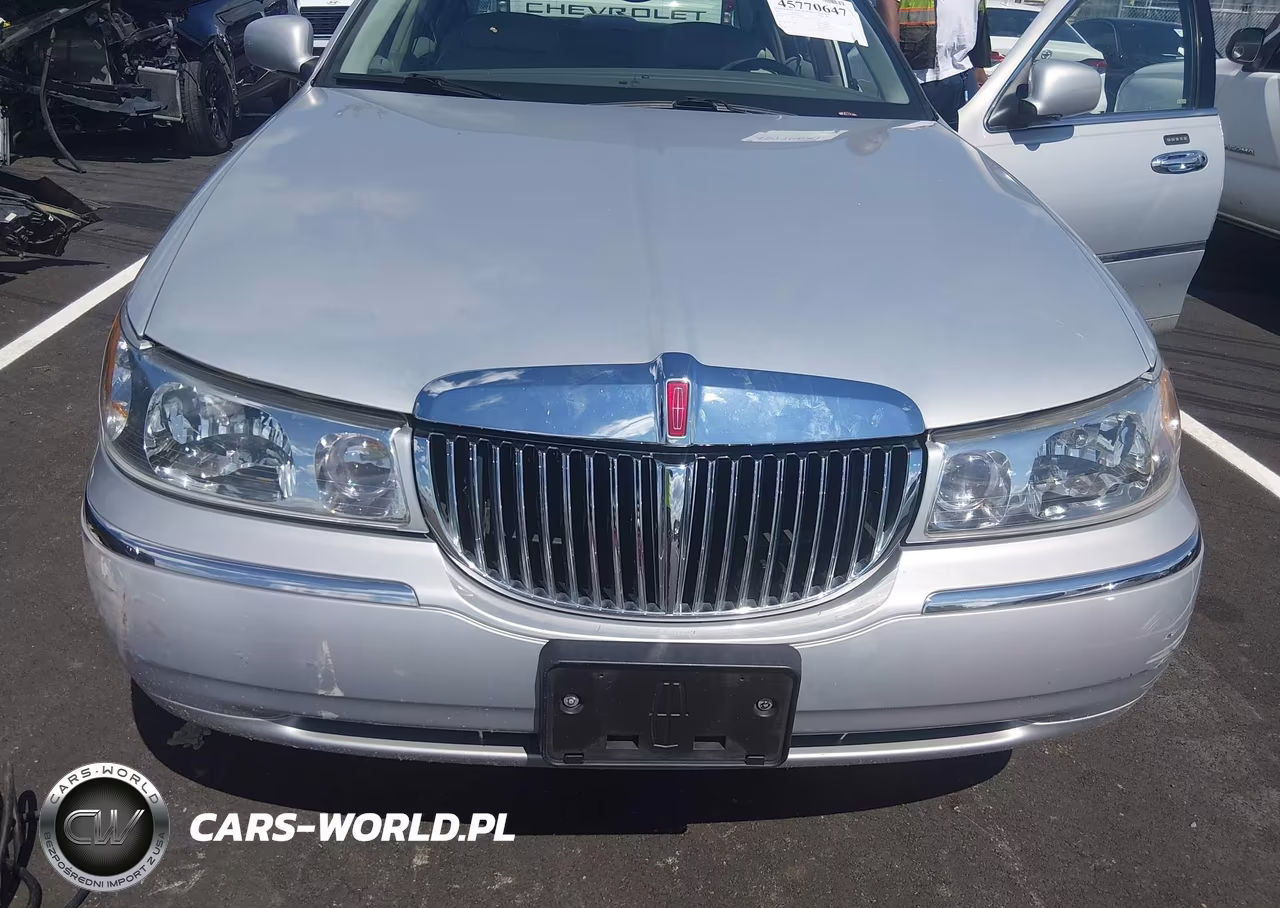 2000 Lincoln Town Car Signature VIN:1LNHM82W2YY790983 - 6