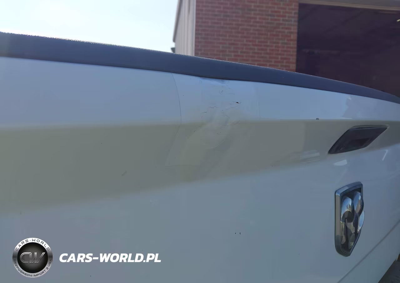 2018 Ram 3500 VIN:3C63RRGL7JG124164 - 11