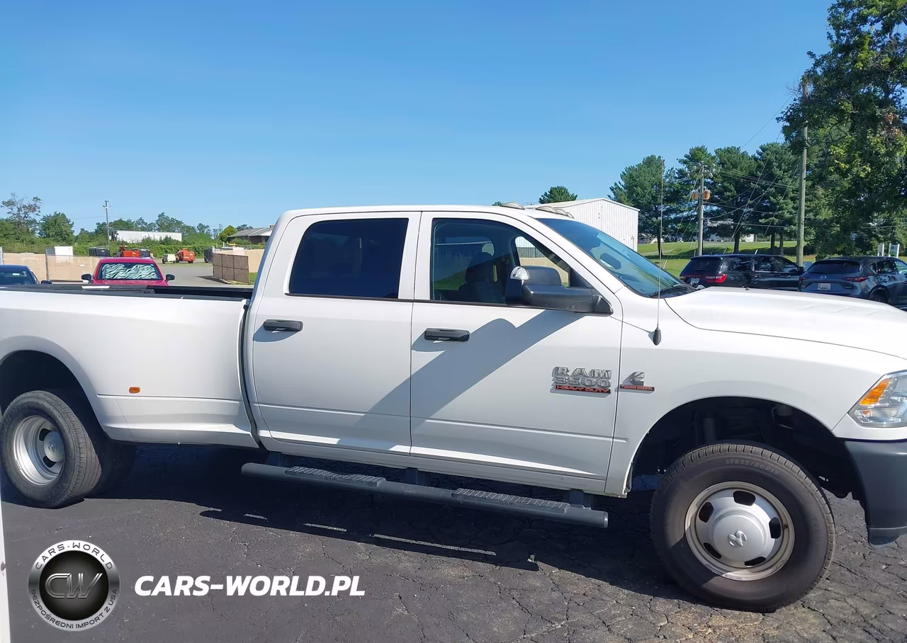 2018 Ram 3500 VIN:3C63RRGL7JG124164 - 14