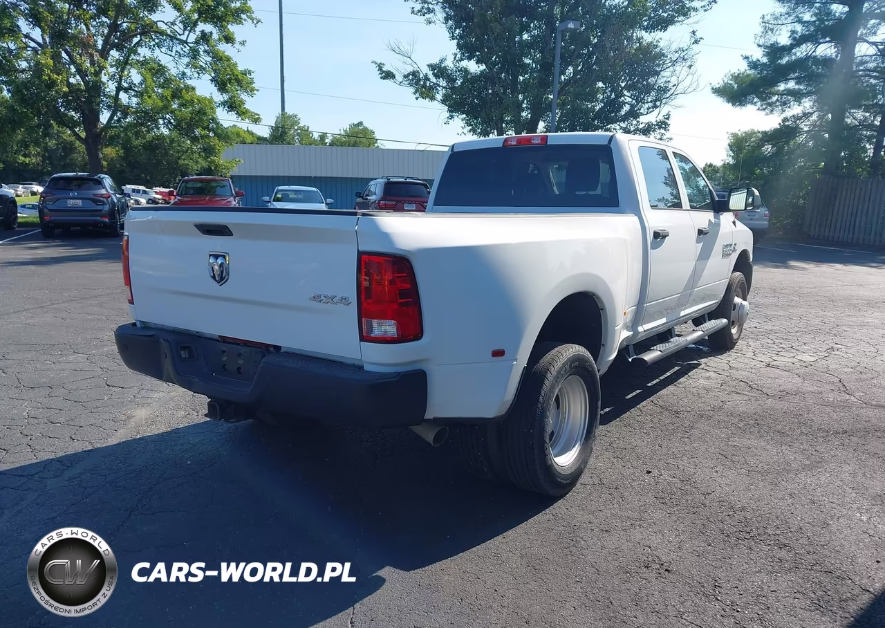 2018 Ram 3500 VIN:3C63RRGL7JG124164 - 4