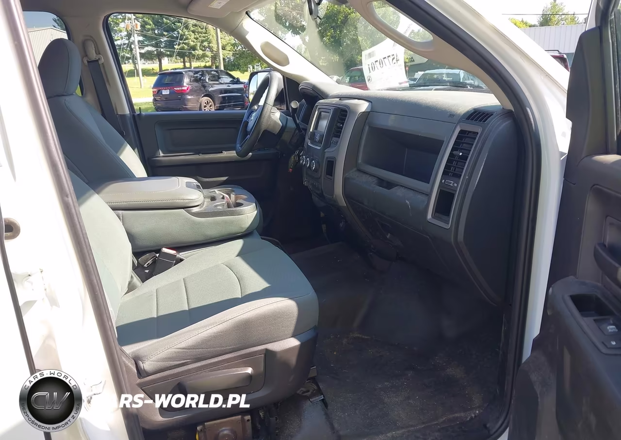 2018 Ram 3500 VIN:3C63RRGL7JG124164 - 5