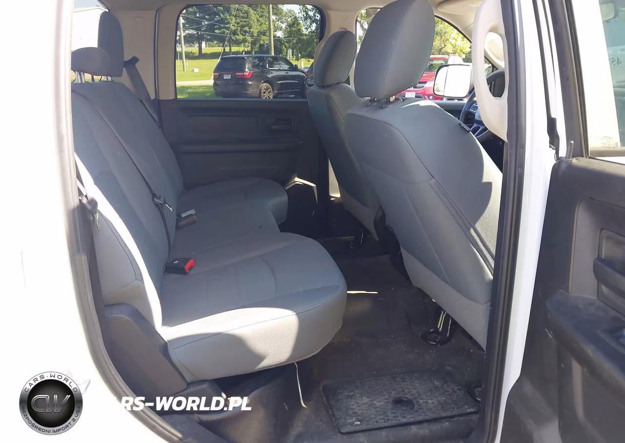 2018 Ram 3500 VIN:3C63RRGL7JG124164 - 8