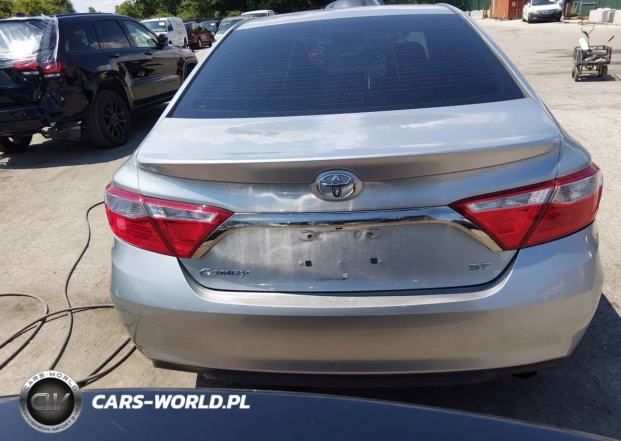 2015 Toyota Camry Se VIN:4T1BF1FKXFU093757 - 16