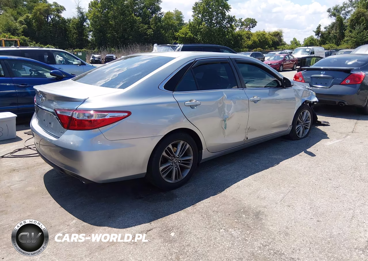 2015 Toyota Camry Se VIN:4T1BF1FKXFU093757 - 4