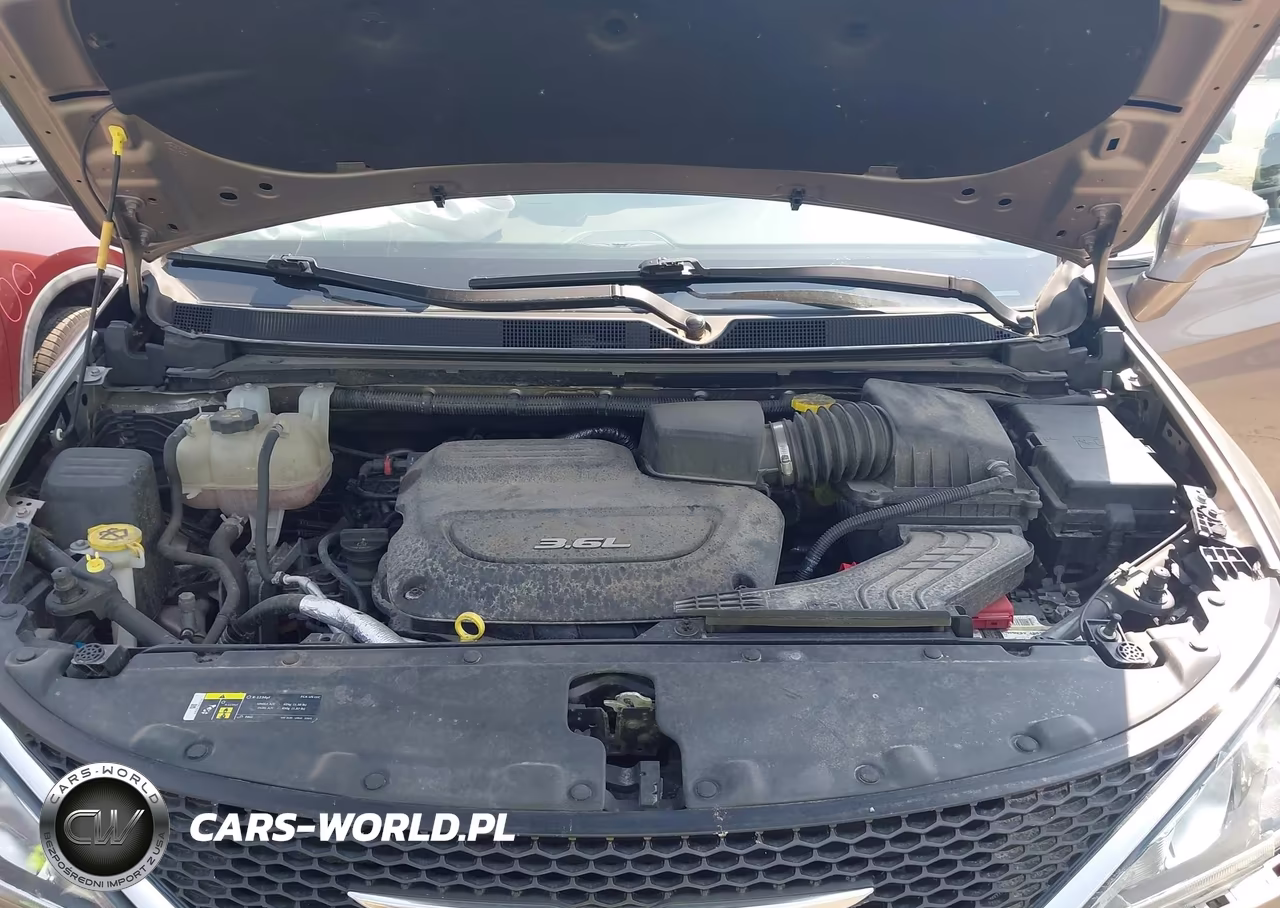 2018 Chrysler Pacifica Touring L Plus VIN:2C4RC1EG0JR321411 - 10