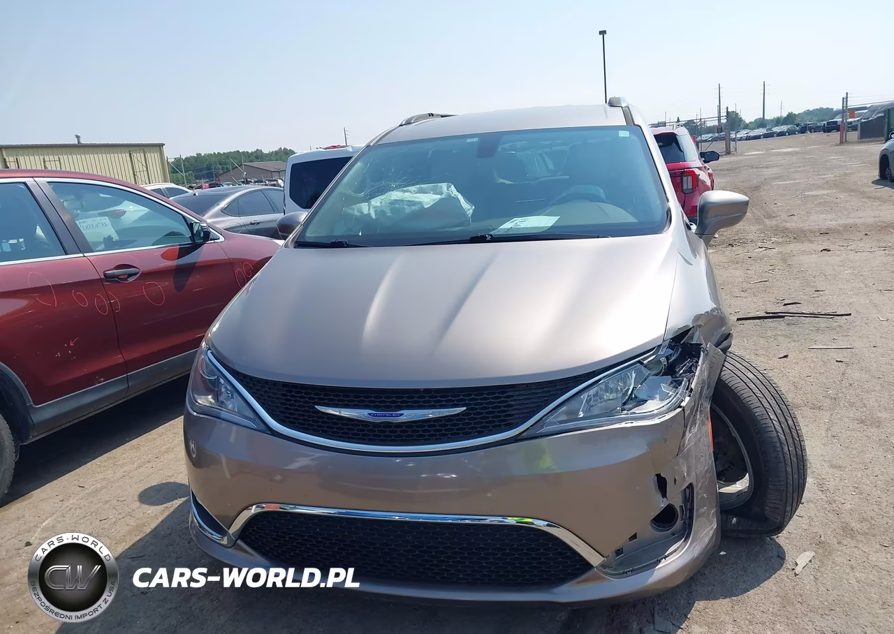 2018 Chrysler Pacifica Touring L Plus VIN:2C4RC1EG0JR321411 - 12