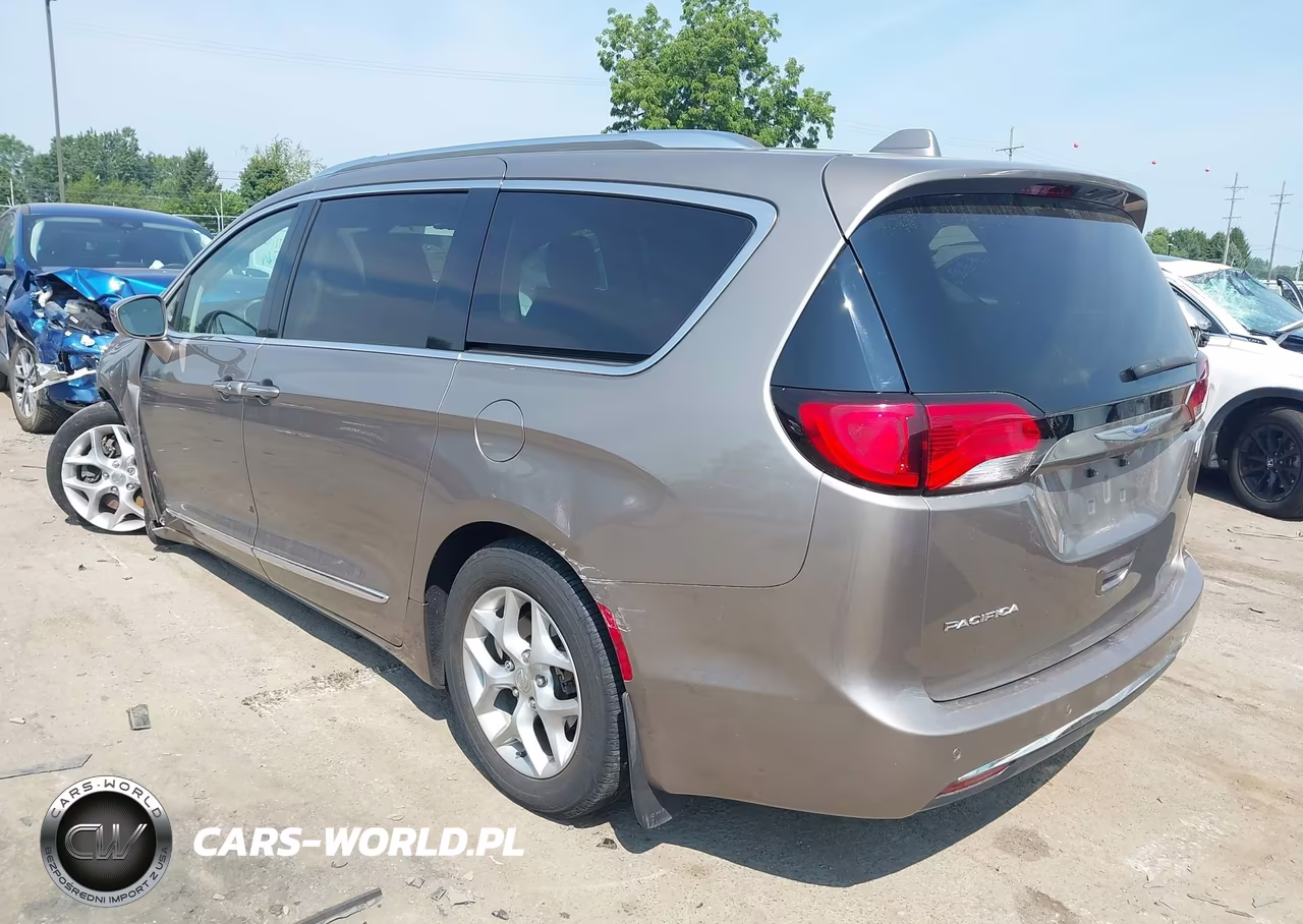 2018 Chrysler Pacifica Touring L Plus VIN:2C4RC1EG0JR321411 - 3
