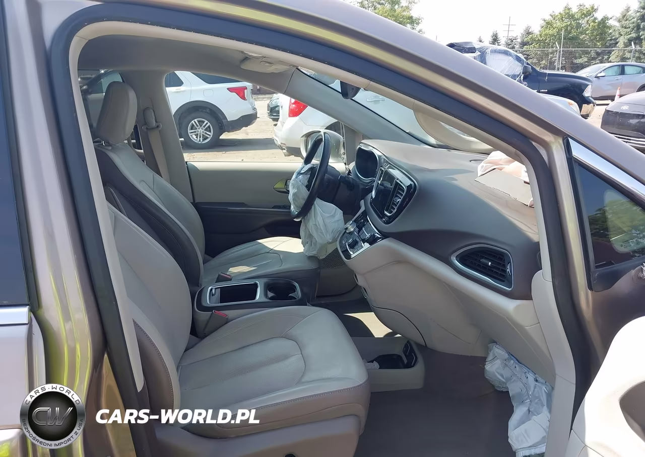 2018 Chrysler Pacifica Touring L Plus VIN:2C4RC1EG0JR321411 - 5