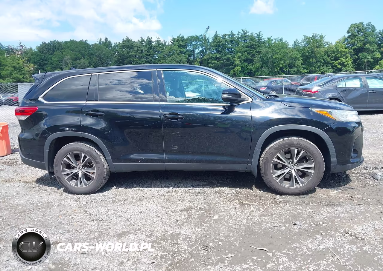 2019 Toyota Highlander Le Plus VIN:5TDBZRFH7KS986062 - 13