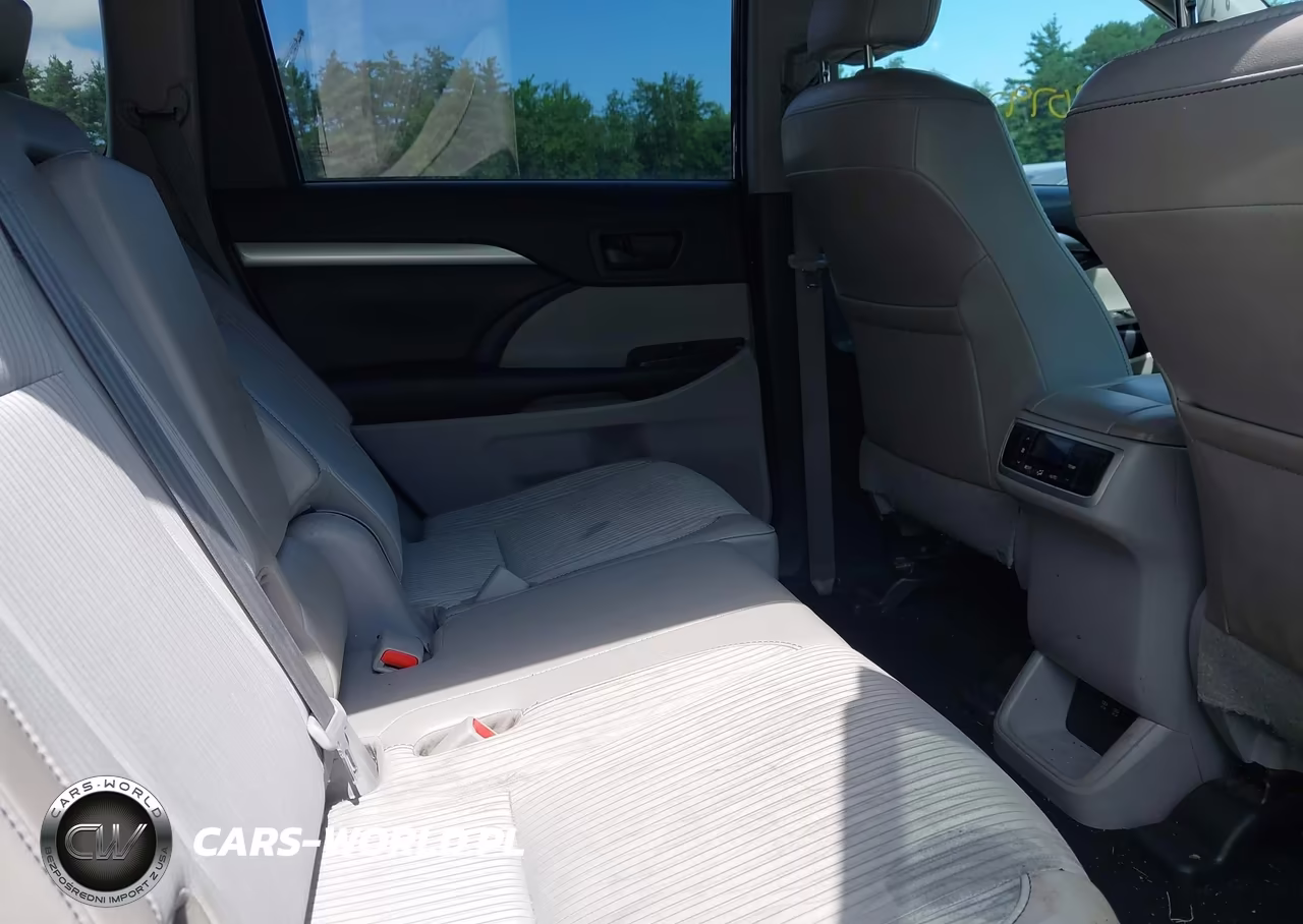 2019 Toyota Highlander Le Plus VIN:5TDBZRFH7KS986062 - 8