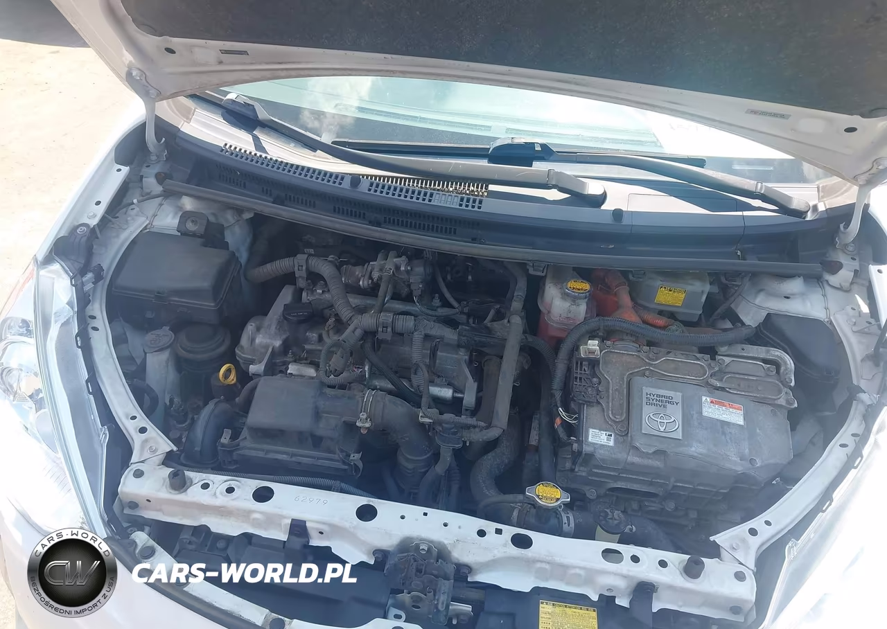 2013 Toyota Prius C Three VIN:JTDKDTB32D1539502 - 10