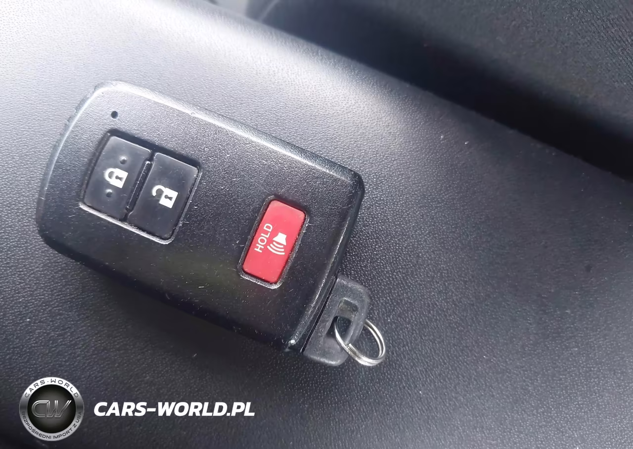 2013 Toyota Prius C Three VIN:JTDKDTB32D1539502 - 11