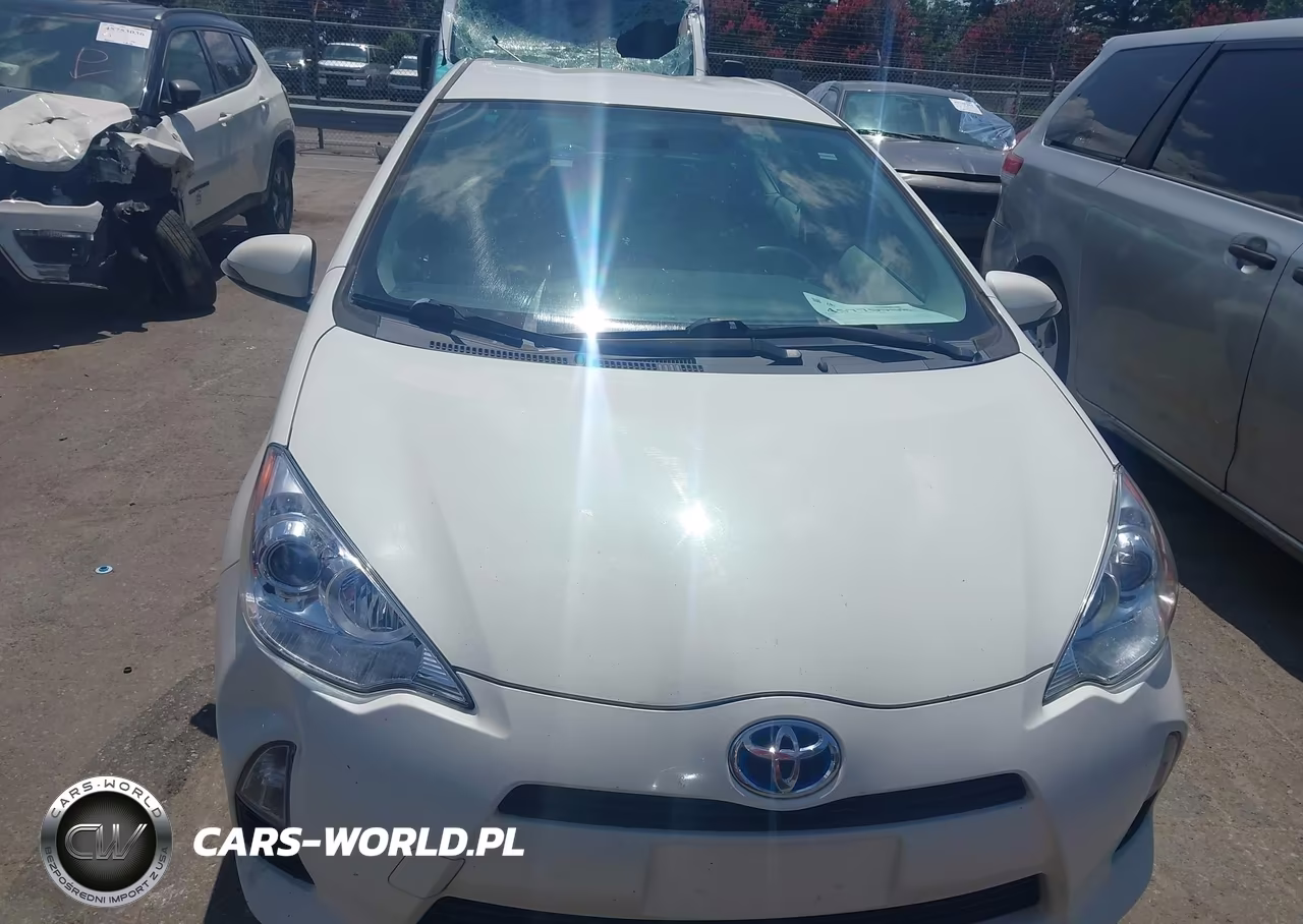 2013 Toyota Prius C Three VIN:JTDKDTB32D1539502 - 12