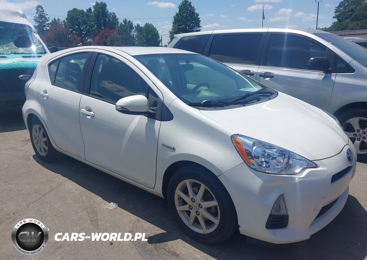 2013 Toyota Prius C Three VIN:JTDKDTB32D1539502 - 13