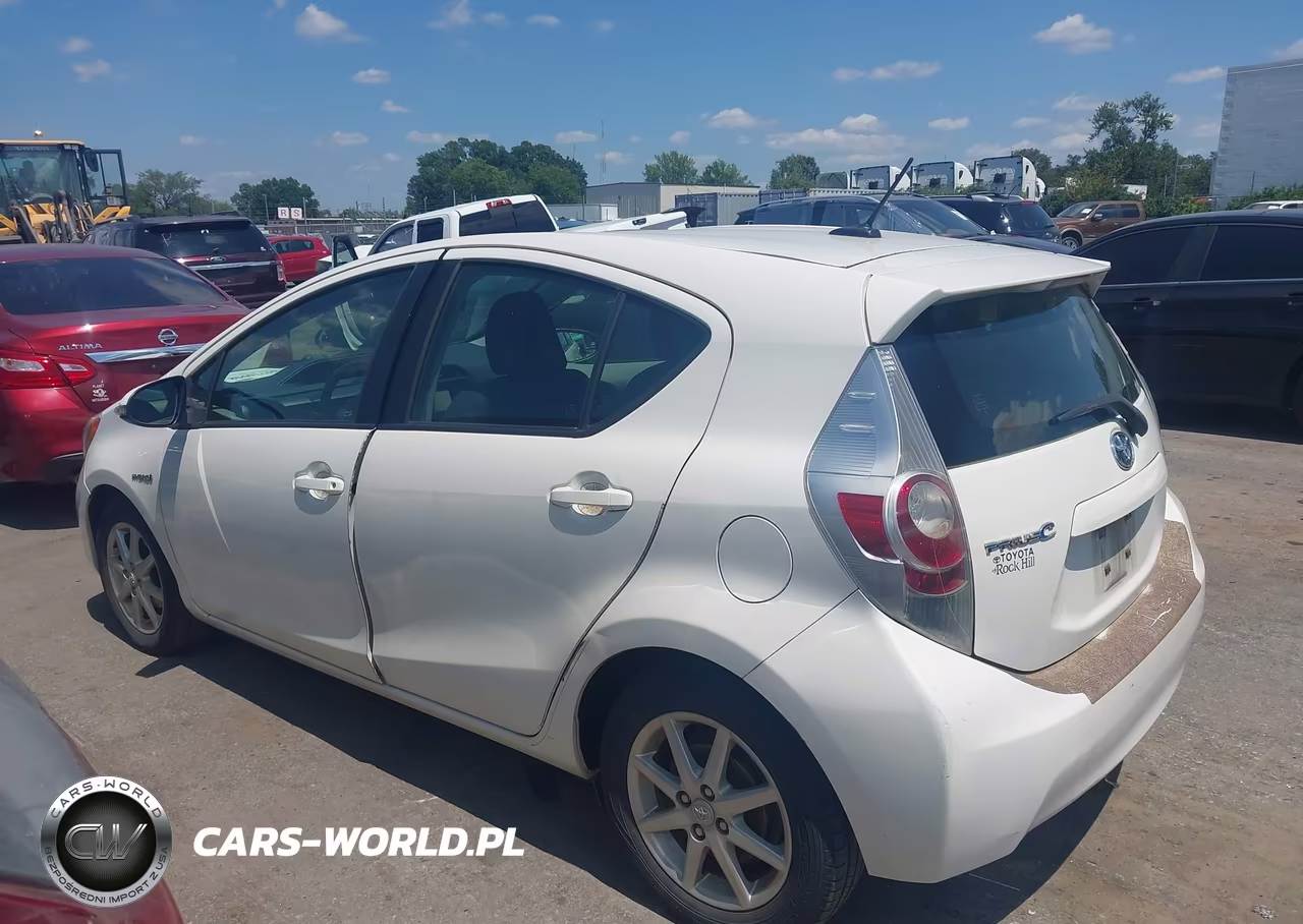 2013 Toyota Prius C Three VIN:JTDKDTB32D1539502 - 14