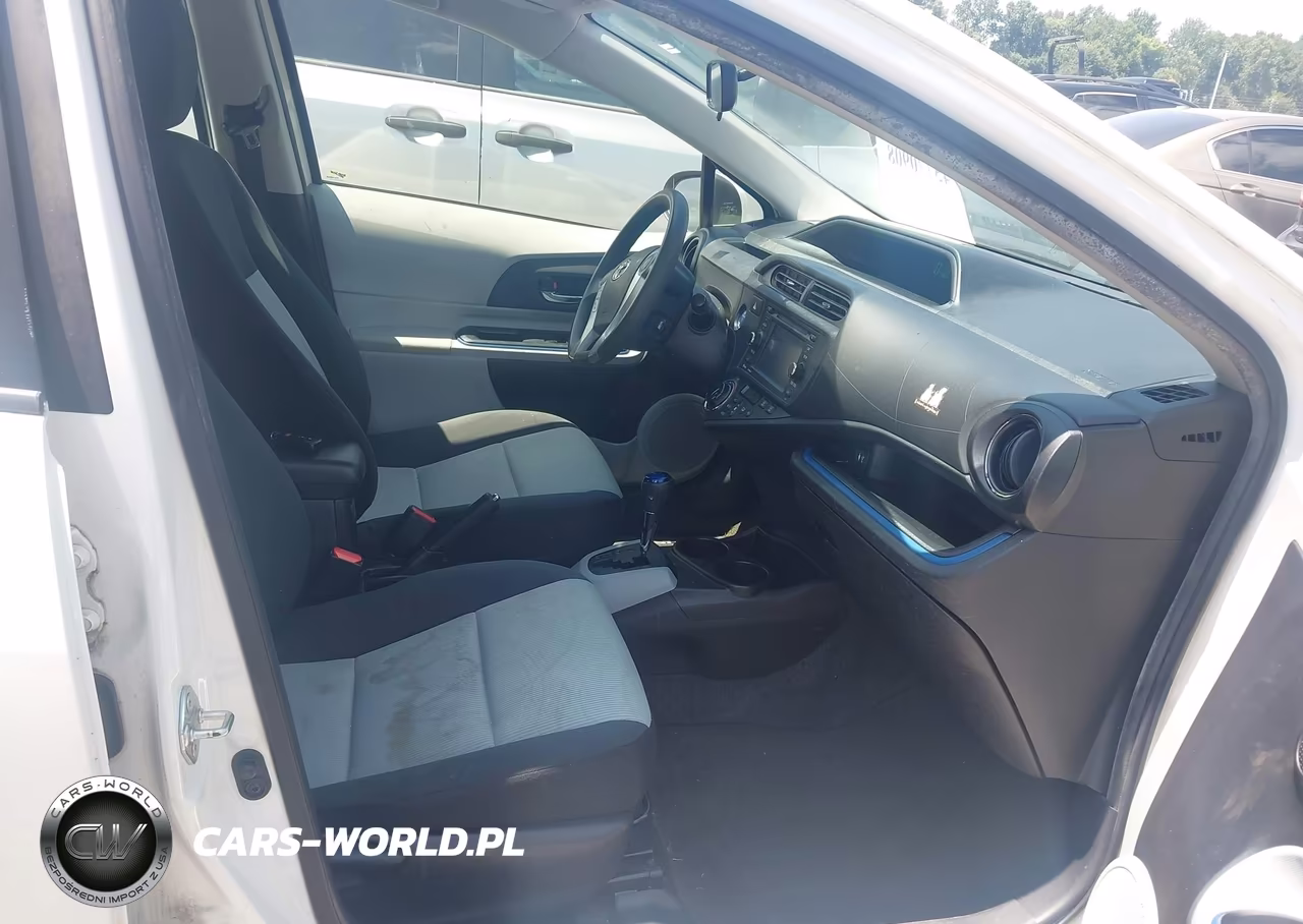 2013 Toyota Prius C Three VIN:JTDKDTB32D1539502 - 5