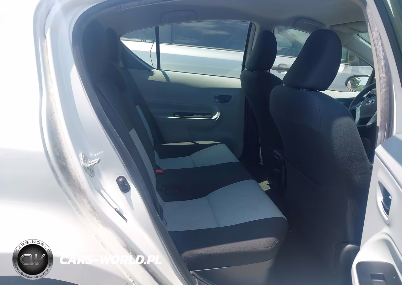2013 Toyota Prius C Three VIN:JTDKDTB32D1539502 - 8