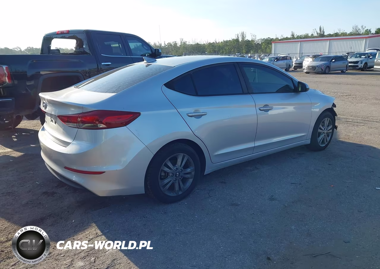 2018 Hyundai Elantra Sel VIN:5NPD84LF2JH237353 - 4