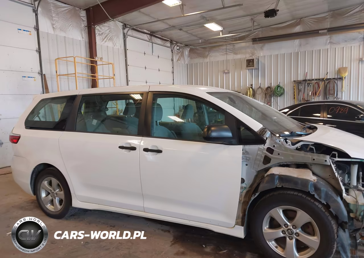 2018 Toyota Sienna L 7 Passenger VIN:5TDZZ3DC4JS928038 - 13