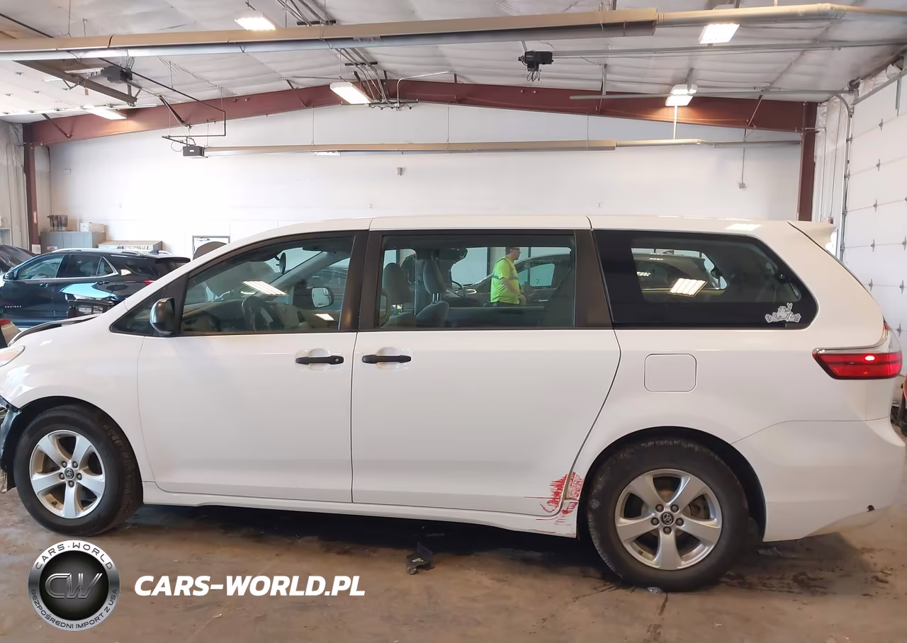 2018 Toyota Sienna L 7 Passenger VIN:5TDZZ3DC4JS928038 - 14