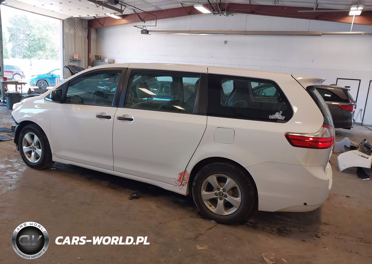2018 Toyota Sienna L 7 Passenger VIN:5TDZZ3DC4JS928038 - 3