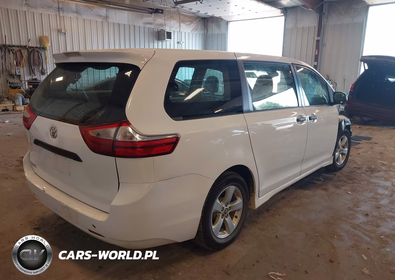 2018 Toyota Sienna L 7 Passenger VIN:5TDZZ3DC4JS928038 - 4