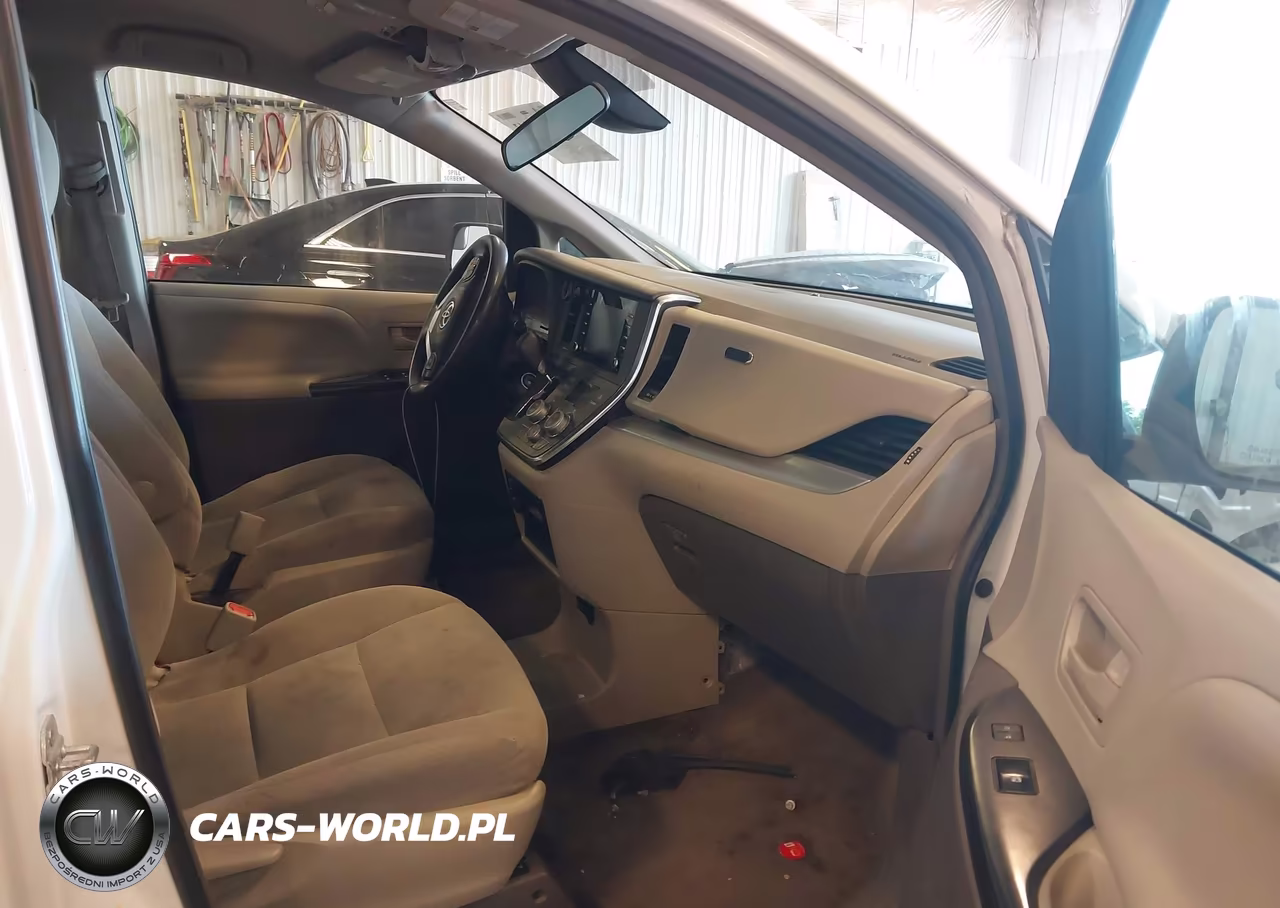 2018 Toyota Sienna L 7 Passenger VIN:5TDZZ3DC4JS928038 - 5