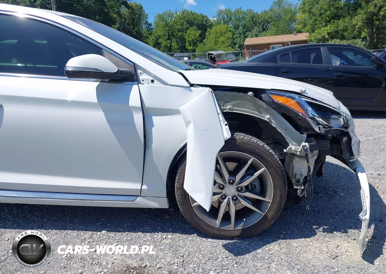 2015 Hyundai Sonata Sport 2.0T VIN:5NPE34AB1FH090968 - 14