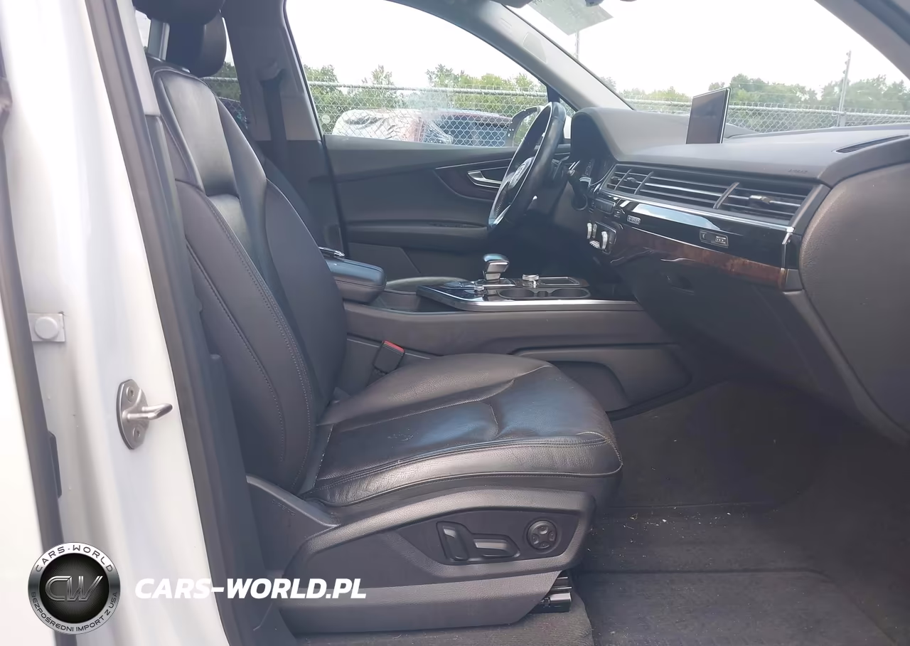 2018 Audi Q7 3.0T Premium VIN:WA1VAAF75JD016258 - 5