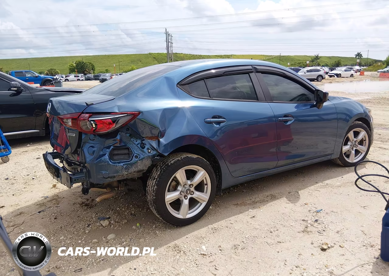 2018 Mazda Mazda3 Sport VIN:3MZBN1U74JM259593 - 4