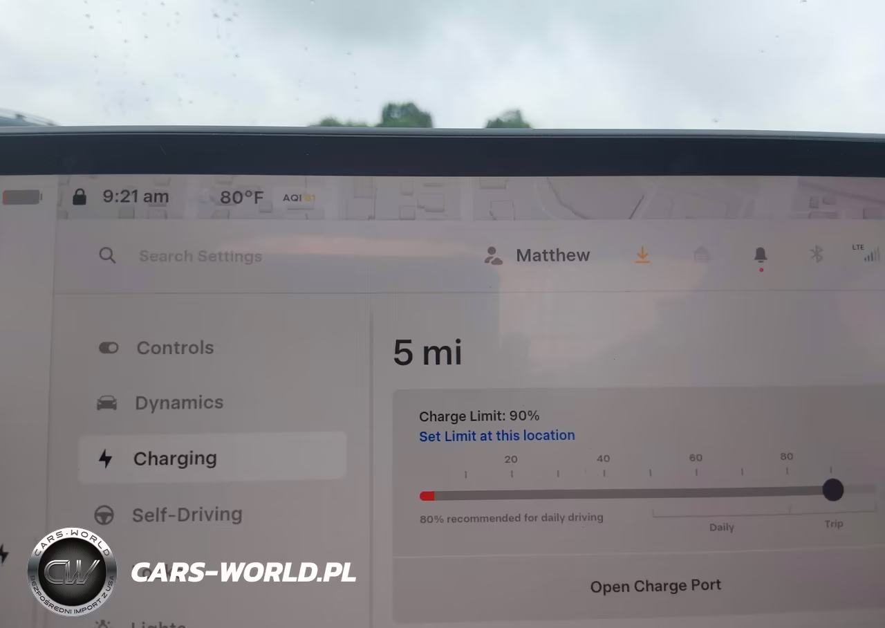 2023 Tesla Model Y VIN:7SAYGDEE9PF855580 - 18